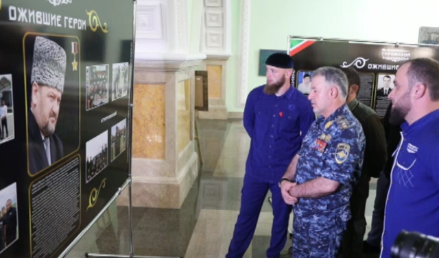 В Грозном открылась выставка «Ожившие Герои»