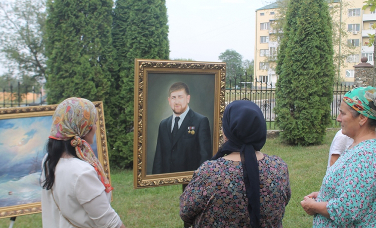 Передвижная выставка &quot;Любимая Чечня&quot; прошла в Парке Национальной культуры в Грозном