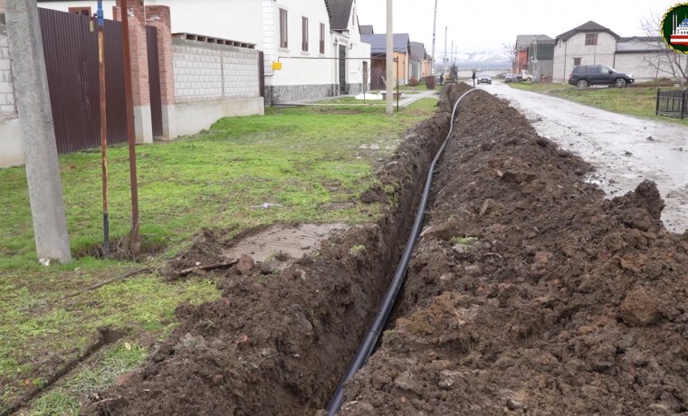 В поселке Исаева в Грозном строят новые сети водоснабжения