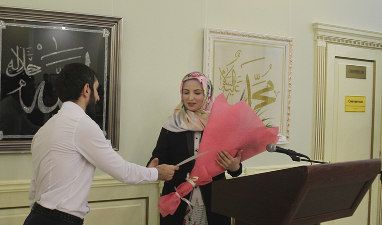 В Грозном открылась персональная выставка Марем Татходжаевой