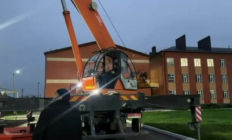 В школе Наурского района в ускоренном режиме меняют систему отопления