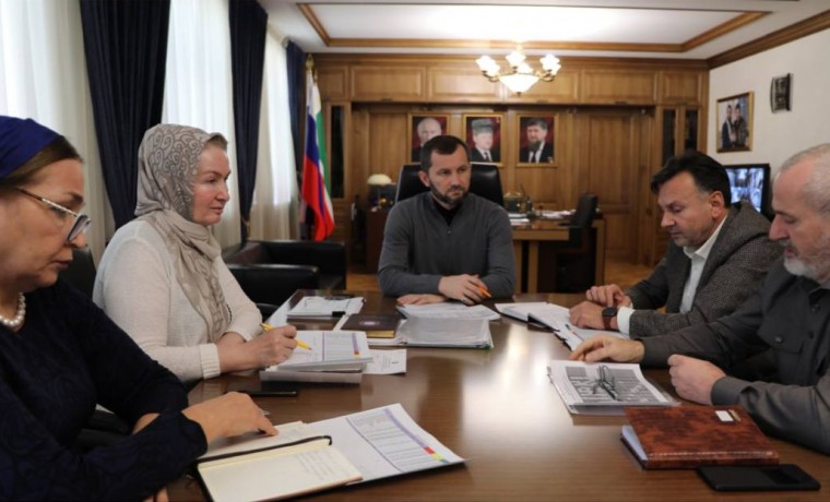 Хож-Бауди Дааев обсудил успеваемость и повышение показателя обученности в школах ЧР