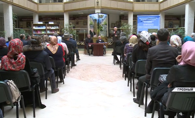 В Национальной библиотеке ЧР прошла презентация книги «Когда рушится небо» и «Бата»