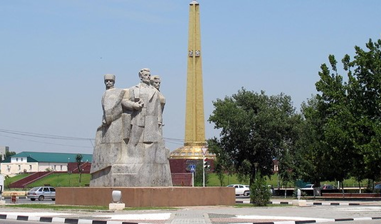 В Грозном открыли памятник Дружбы народов после реставрации