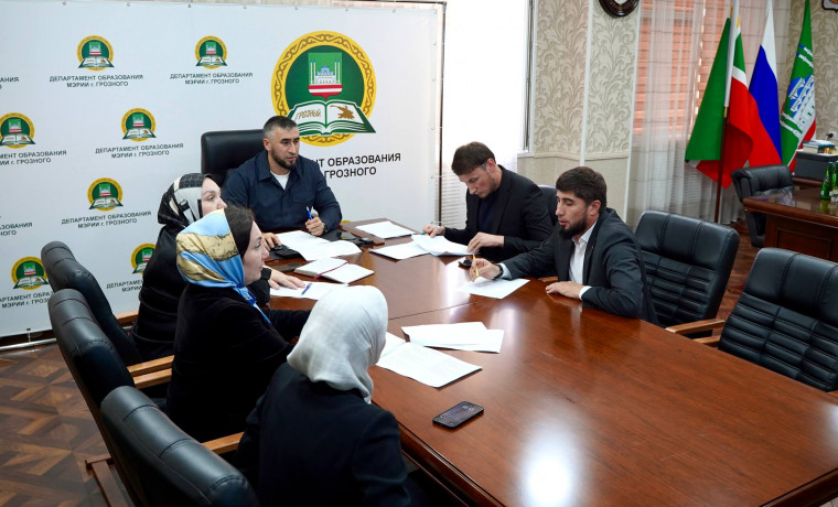 Экспериментальный проект для отстающих учеников обсудили в мэрии Грозного