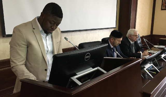 В Чечне впервые кандидатом экономических наук стал уроженец Ганы